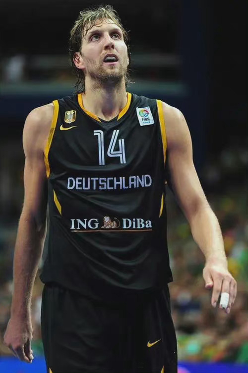 包含赛后上海久事备战欧篮联；临场应变细节曝光；目标明确；更衣室氛围转暖的词条