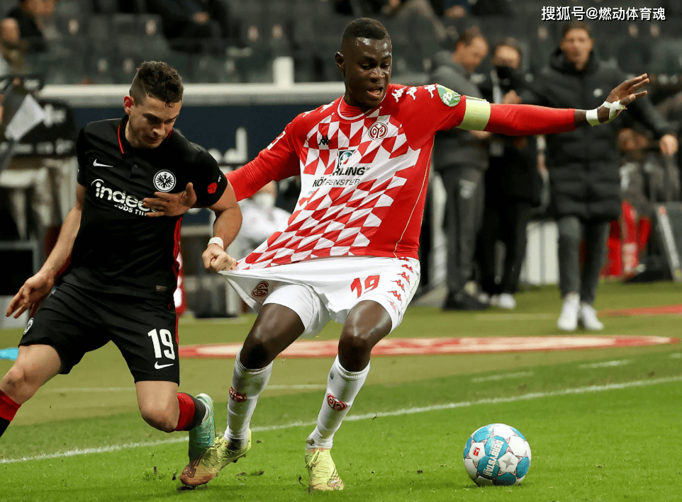 今晨门兴格拉德巴赫备战德甲，状态回暖细节曝光，气氛紧张，年轻球员得到机会的简单介绍